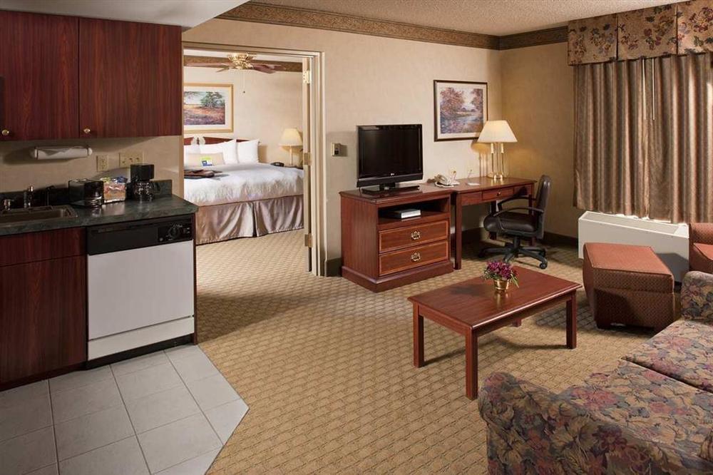 Hampton Inn And Suites Asheville Airport Fletcher Room photo