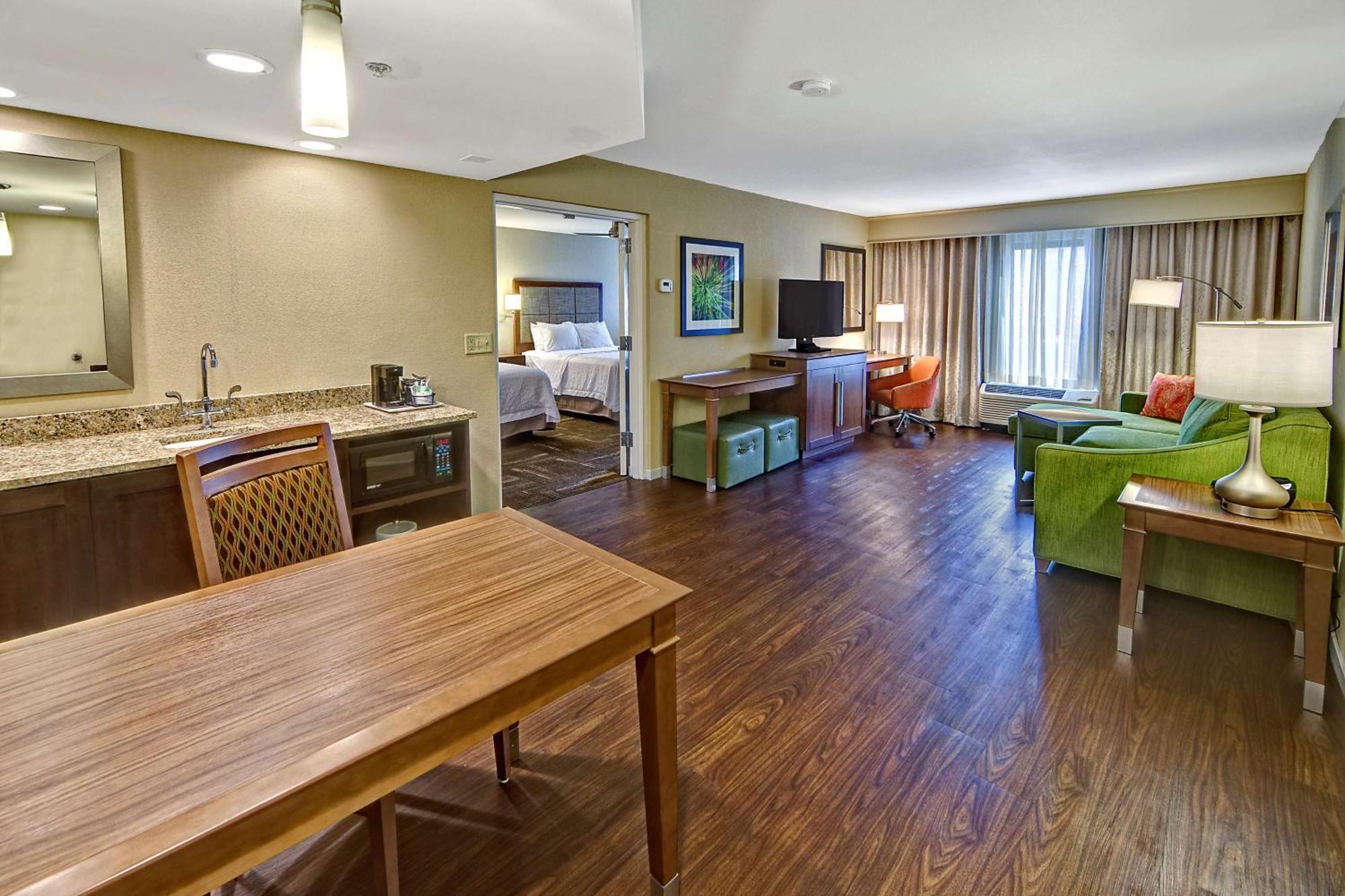 Hampton Inn And Suites Asheville Airport Fletcher Exterior photo